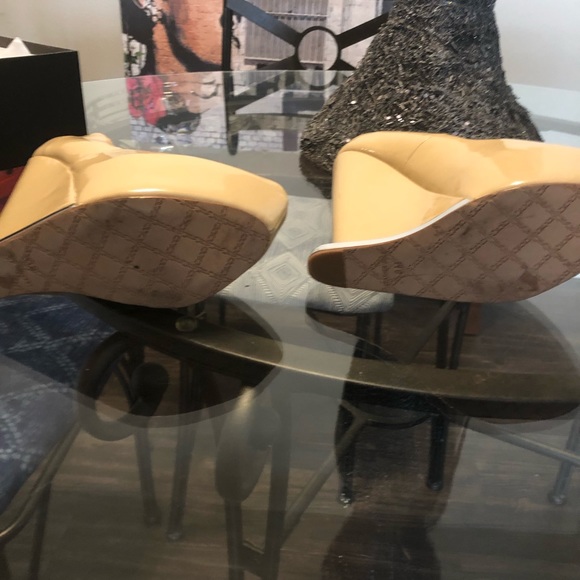 L.A.M.B. Beige Patent Leather Wedge Heels - Picture 2 of 6